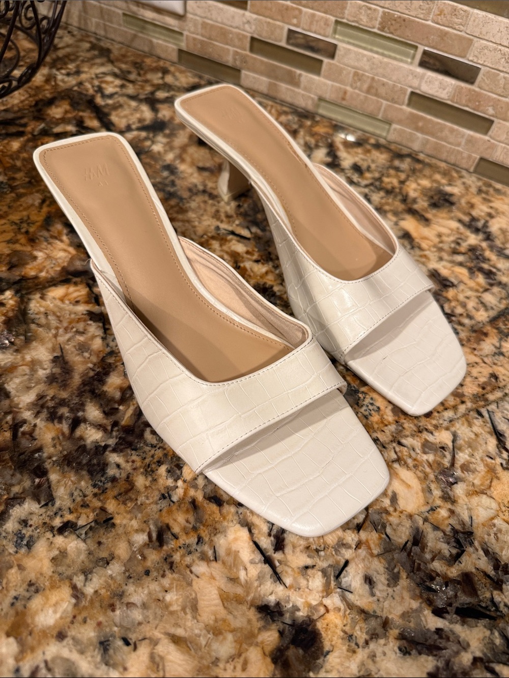 H&M Cream Croc-Embossed Square-Toe Mule Heels - Picture 4 of 5